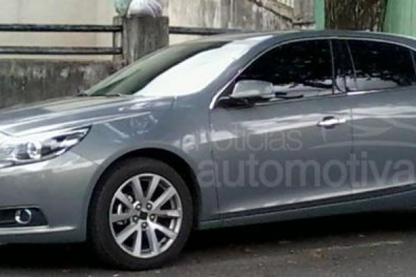 Novo Chevrolet Malibu 2013 é flagrado em São José dos Campos/SP
