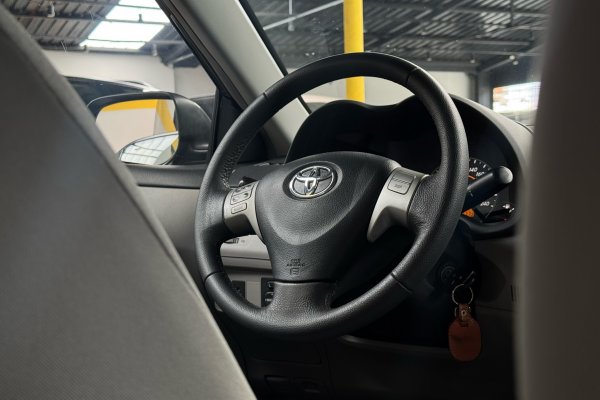 TOYOTA Corolla 1.8 GLI 16V FLEX 4P AUTOMÁTICO 2013/2014