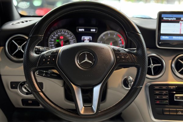 MERCEDES-BENZ A 200 1.6 TURBO URBAN 16V GASOLINA 4P AUTOMÁTICO 2014/2015