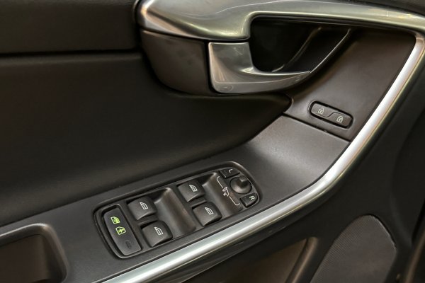 VOLVO XC60 2.0 T5 R-DESIGN GASOLINA 4P AUTOMÁTICO 2012/2013