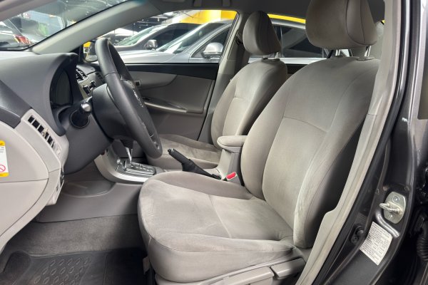 TOYOTA Corolla 1.8 GLI 16V FLEX 4P AUTOMÁTICO 2013/2014