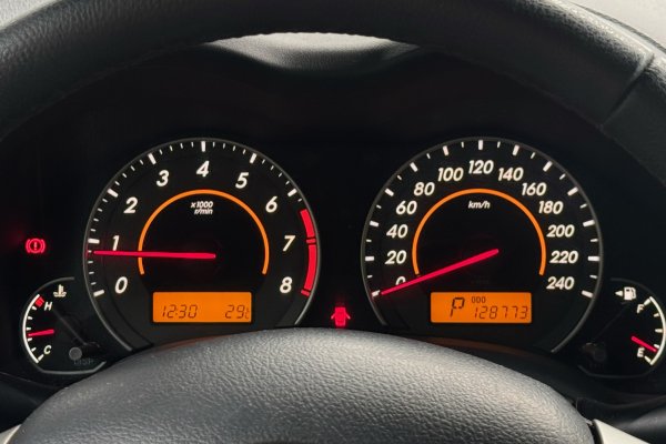 TOYOTA Corolla 1.8 GLI 16V FLEX 4P AUTOMÁTICO 2013/2014