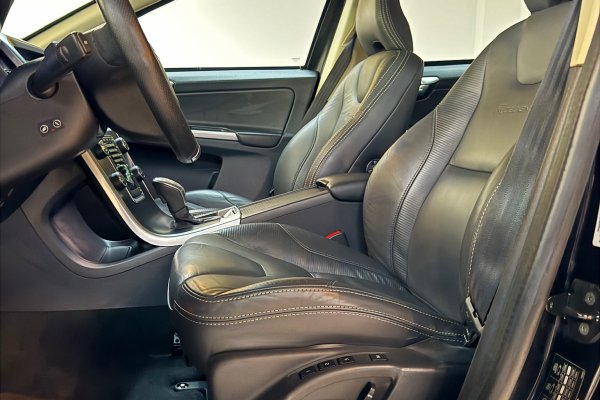 VOLVO XC60 2.0 T5 R-DESIGN GASOLINA 4P AUTOMÁTICO 2012/2013