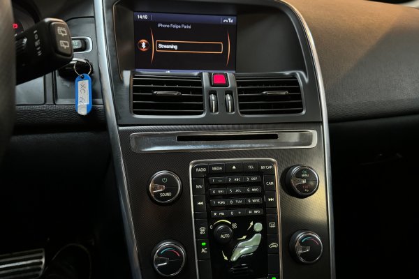 VOLVO XC60 2.0 T5 R-DESIGN GASOLINA 4P AUTOMÁTICO 2012/2013