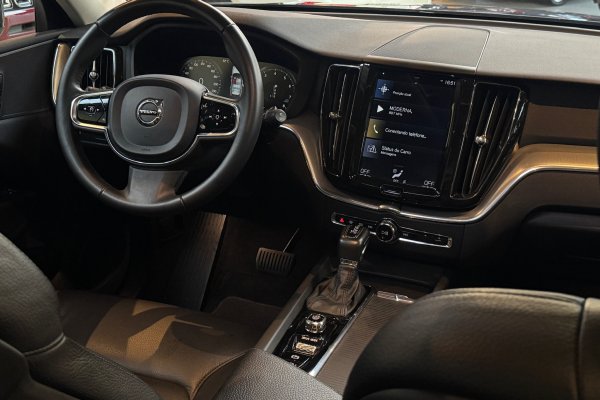 VOLVO XC60 2.0 T5 GASOLINA MOMENTUM AWD GEARTRONIC 2019/2019